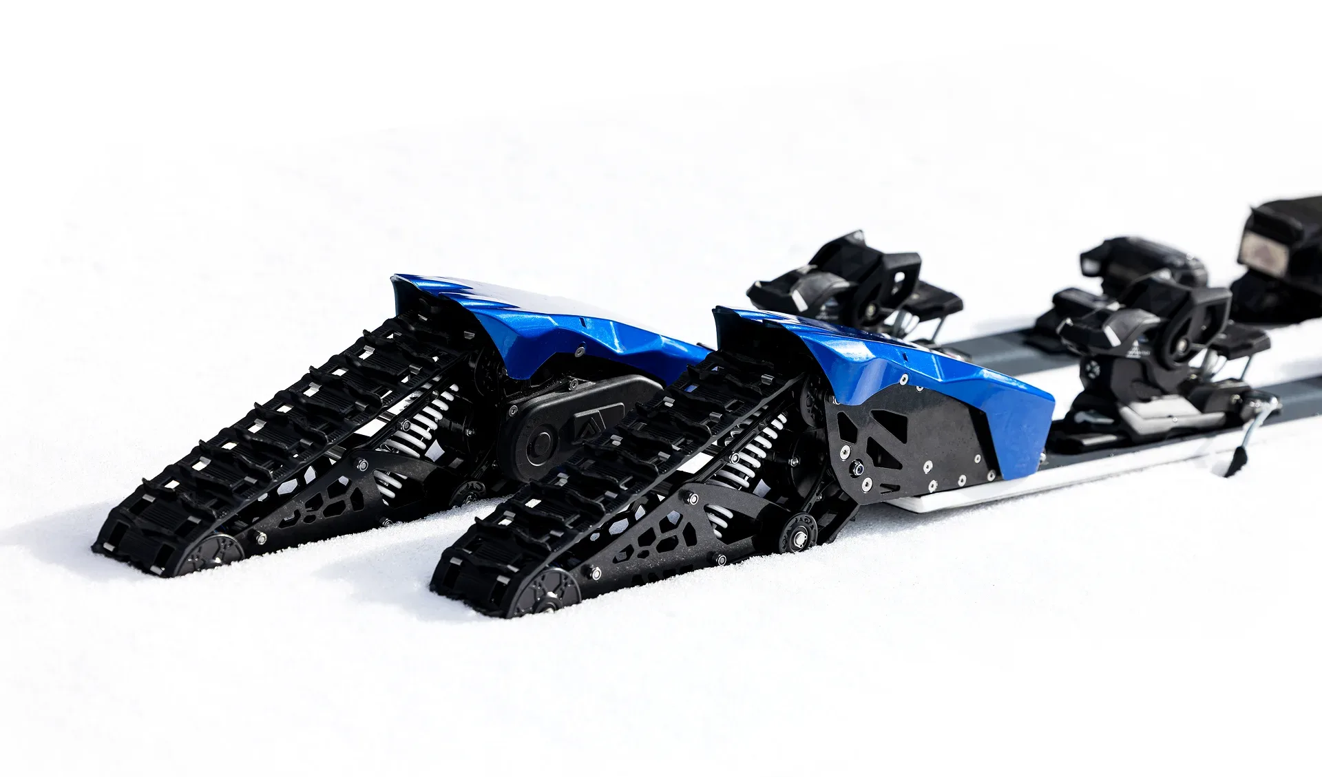 Frigid Dynamics E-XC electric ski — a new way to move on snow